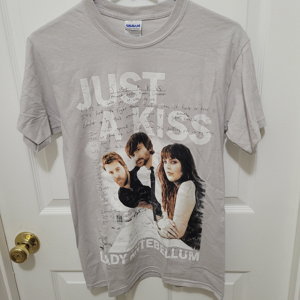 Lady Antebellum tee - Picture 1 of 5